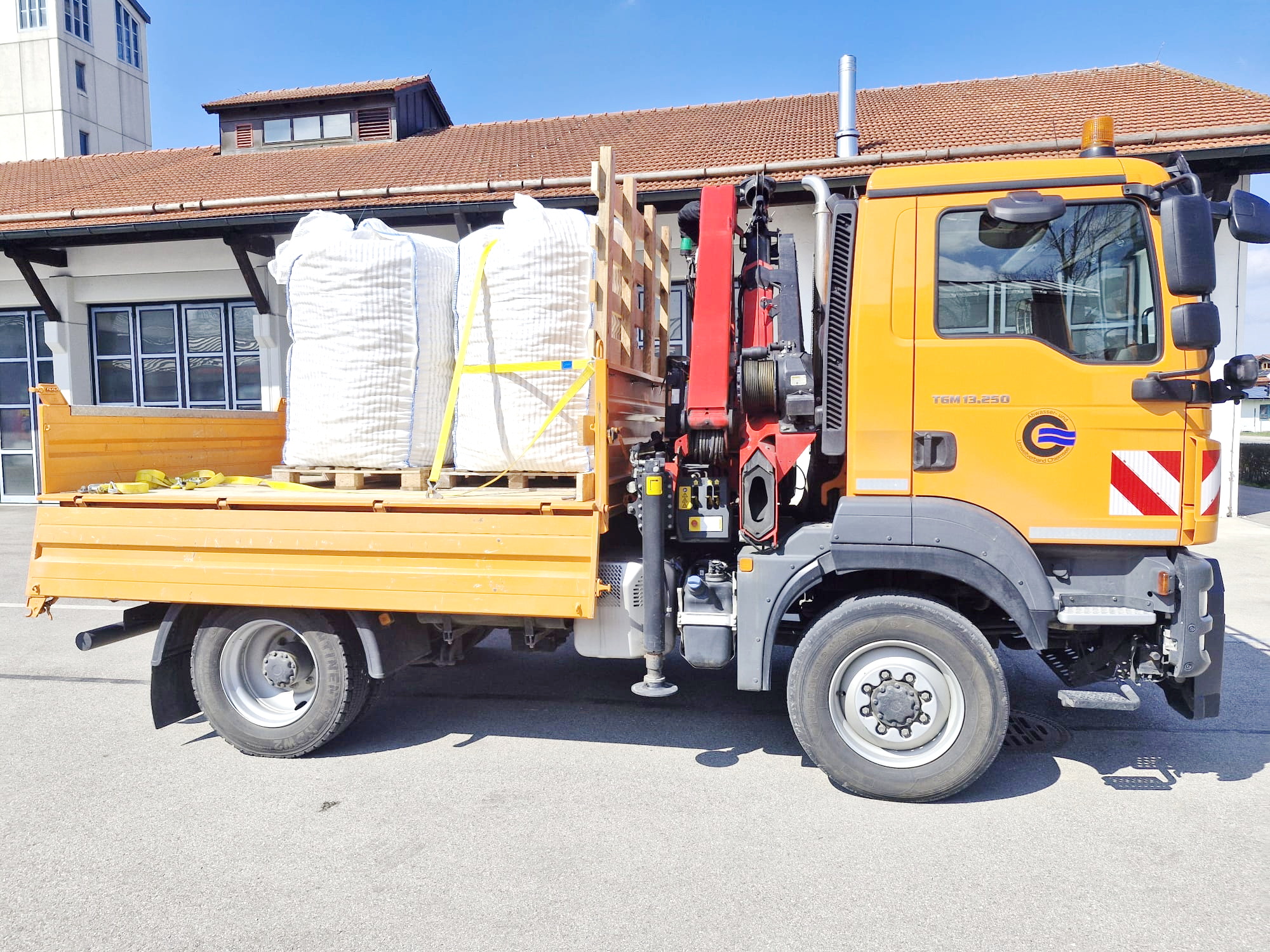 Chiemgauer beladen 23. LKW für Ukraine-Hilfe in Ternopil