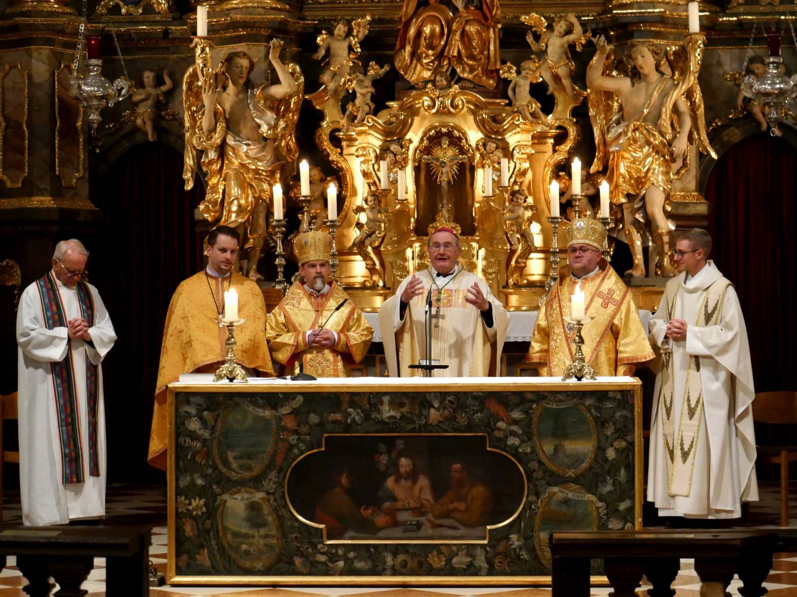 Bischofsbesuch aus der Ukraine im Haus der Vereine in Höhenmoos – Chiemgauer Helferkreis sagte weitere Hilfe zu