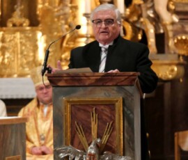 2. Vorsitzender Fritz Tischner erinnert an die Rohrdorfer Glocke, welche baldmöglichst zum Frieden läuten möge. 2. Vorsitzender Fritz Tischner erinnert an die Rohrdorfer Glocke, welche baldmöglichst zum Frieden läuten möge.