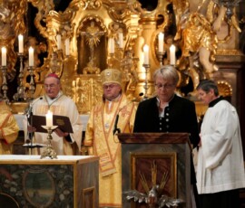 Elisabeth Kronast liest die Fürbitten. Elisabeth Kronast liest die Fürbitten.