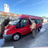 Das Fahrzeug wird noch für die Fahrt vorbereitet. Das Fahrzeug wird noch für die Fahrt vorbereitet.