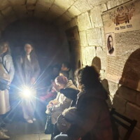 Aufenthalt in unterirdischen Räumen und in der Kathedrale. Aufenthalt in unterirdischen Räumen und in der Kathedrale.