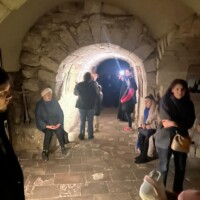 Die Ukrainer suchen Zuflucht in den Kellern der Kathedrale. Die Ukrainer suchen Zuflucht in den Kellern der Kathedrale.